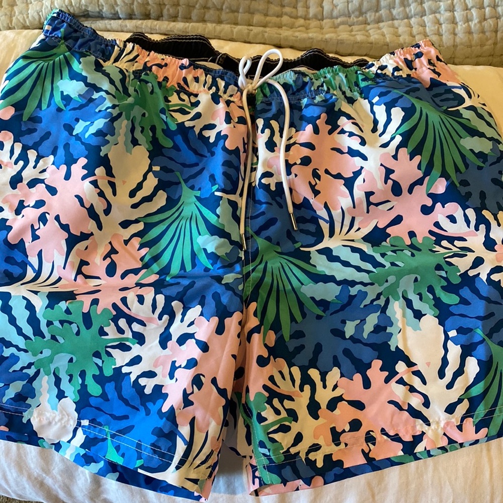 lands end men’s swim shorts. Never been worn.